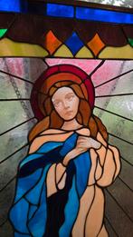Groot religieus  glas in lood raam, Ophalen