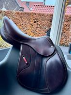 Equipe springzadel 17,5 inch. 19 maanden oud!, Dieren en Toebehoren, Paarden en Pony's | Zadels, Ophalen, Zo goed als nieuw, Springen