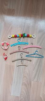 Lot oude poppen kleerhangertjes en speeltjes, Ophalen of Verzenden, Gebruikt, Accessoires