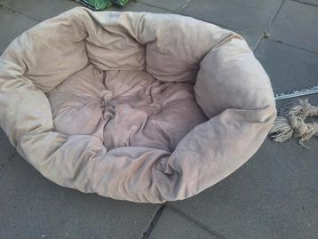 Hondenmand Ferplast met beige kussen 85x62x28.5cm, gebruikt beschikbaar voor biedingen