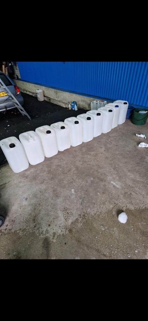 25 en 20  liter jerrycan,s  205 stuks op voorraad, Tuin en Terras, Regentonnen, Minder dan 75 liter, Ophalen, Zo goed als nieuw