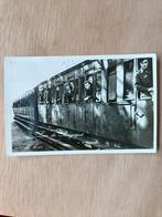 Fotokaart 1958: Militairen in de trein, Ophalen of Verzenden, 1940 tot 1960, Gelopen