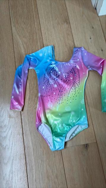 Regenboog turnpakje beschikbaar voor biedingen