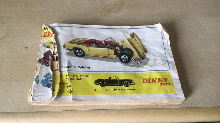 DINKY TOYS FOLDER CATALOGUS 1967 PAAR ONTBREKENDE  BLADEN, Hobby en Vrije tijd, Modelauto's | 1:43, Gebruikt, Overige typen, Dinky Toys