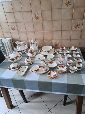 Royal Albert Old Country Roses Servies beschikbaar voor biedingen