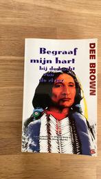 Dee Brown - Begraaf mijn hart bij de bocht van de rivier, Boeken, Geschiedenis | Wereld, Ophalen of Verzenden, Zo goed als nieuw