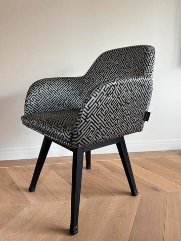 5 UrbanSofa eetkamerstoelen met patroon beschikbaar voor biedingen