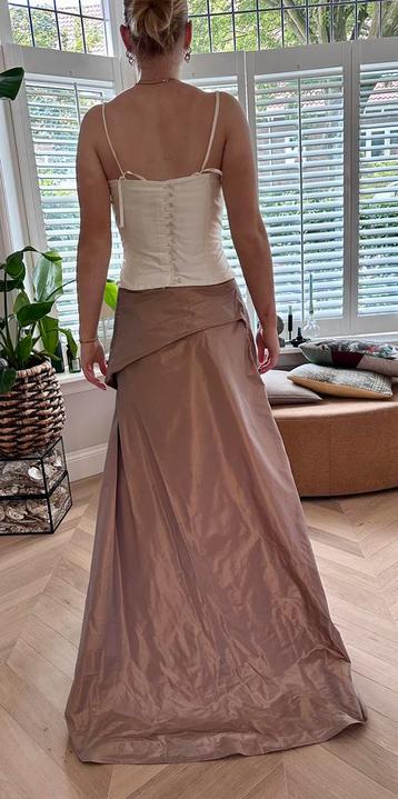 Natuurzijde gala of gelegenheids kleding beschikbaar voor biedingen