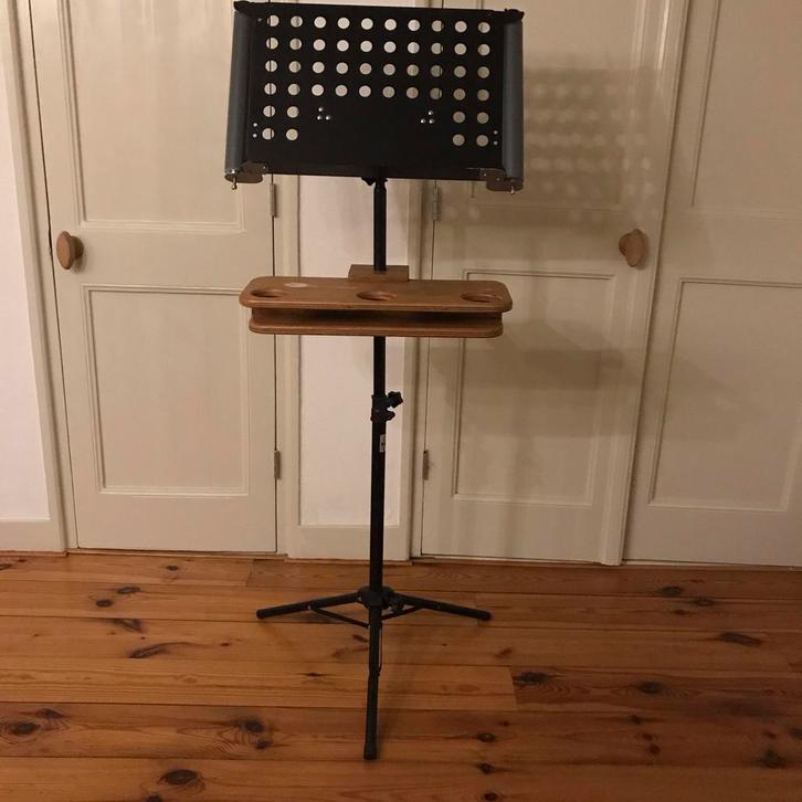 Muziekstandaard met Opdraaifunctie en bierhouders., Muziek en Instrumenten, Standaards, Gebruikt, Muziekstandaard, Overige instrumenten