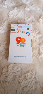 LEGO metal keychain 90 years of play, Ophalen, Zo goed als nieuw, Losse stenen, Lego