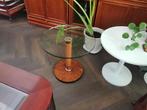 Glazen tafel met wortelnoten fineer en messing beslag, Antiek en Kunst, Antiek | Meubels | Tafels, Ophalen
