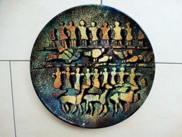 Emaille metalen schaal, bord, wandbord met figuren en dieren beschikbaar voor biedingen