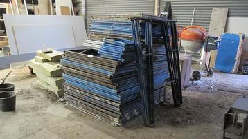schragen van metaal ca 40 stuks beschikbaar voor biedingen
