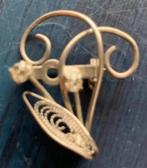 Broche in vorm van gestileerde bloem met bloemblaadje; 3 cm, Sieraden, Tassen en Uiterlijk, Broches, Ophalen of Verzenden, Zo goed als nieuw