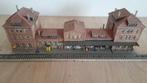KIBRI H0 BAHNHOF >> CALW << (B-9518)MET 20 FIGUURTJES), Hobby en Vrije tijd, Modeltreinen | H0, Overige merken, Gebruikt, Gelijkstroom of Wisselstroom