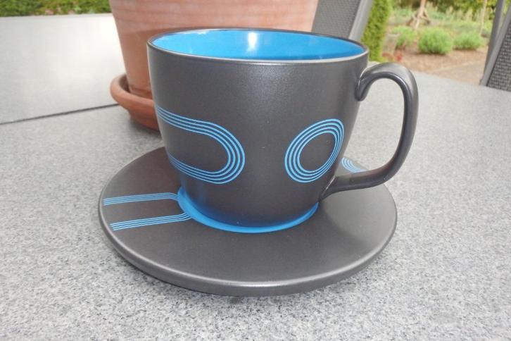 Zeldzaam leuke kop en schotel Ikea Black Records of Sorla, Huis en Inrichting, Keuken | Servies, Zo goed als nieuw, Kop(pen) en/of Schotel(s)