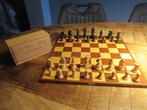 Oud schaakspel bord met vintage Staunton schaakstukken., Ophalen of Verzenden, Zo goed als nieuw
