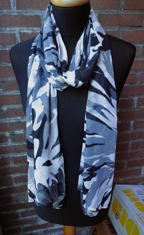 Zwart grijs wit sjaaltje bloemig 53 x 190 cm, Kleding | Dames, Mutsen, Sjaals en Handschoenen, Gedragen, Sjaal, Verzenden