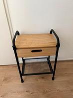 Nachtkastje zwart accenten licht hout, Huis en Inrichting, Slaapkamer | Nachtkastjes, Ophalen, Gebruikt, Minder dan 45 cm