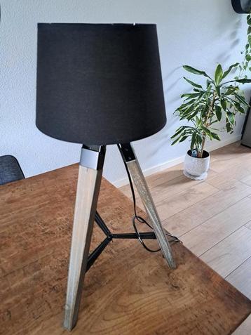 Schemerlamp beschikbaar voor biedingen