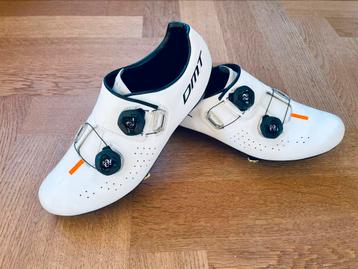 DMT D1 racefietsschoenen, wit, maat 42, in prima staat beschikbaar voor biedingen