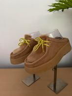 CLARKS x ZARA wallabee ️, Nieuw, Ophalen of Verzenden, Instappers, Beige