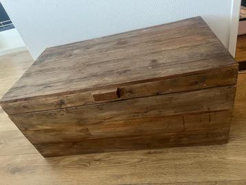 Houten kist beschikbaar voor biedingen