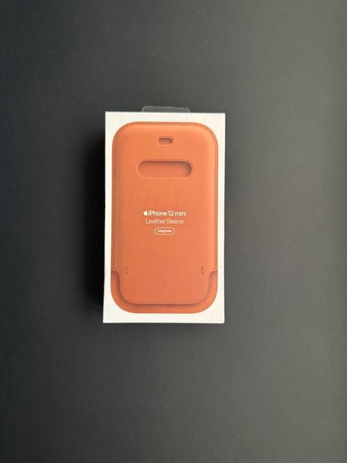 Iphone 12 Mini Leather Sleeve Magsafe Saddle Brown, Telecommunicatie, Mobiele telefoons | Hoesjes en Frontjes | Apple iPhone, Nieuw