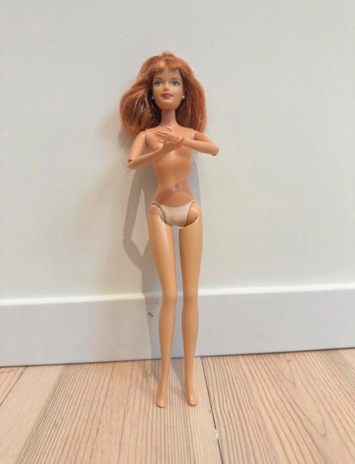 Barbie pop 2002 Mattel Indonesia, Verzamelen, Poppen, Zo goed als nieuw, Pop, Ophalen of Verzenden