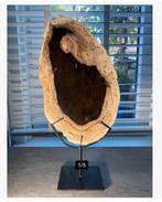 XL versteend hout schijf op zwarte metalen voet 36 cm hoog, Ophalen of Verzenden, Mineraal