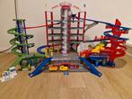 Parkeergarage met lift, ladder, wasserette en treintje, Kinderen en Baby's, Speelgoed | Speelgoedvoertuigen, Ophalen, Gebruikt
