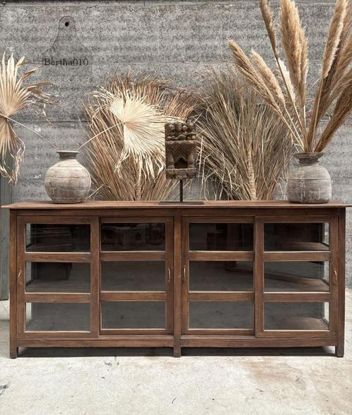 Antiek houten dressoir met oud gebobbeld glas lengte 233 cm, Huis en Inrichting, Kasten | Dressoirs, Zo goed als nieuw, 200 cm of meer