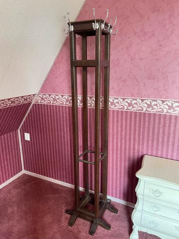 Staande vintage kapstok bruin beschikbaar voor biedingen