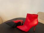 Rode Enkellaarsjes met Hak maat 38, Kleding | Dames, Schoenen, Ophalen of Verzenden, Zo goed als nieuw, Rood, Lage of Enkellaarzen