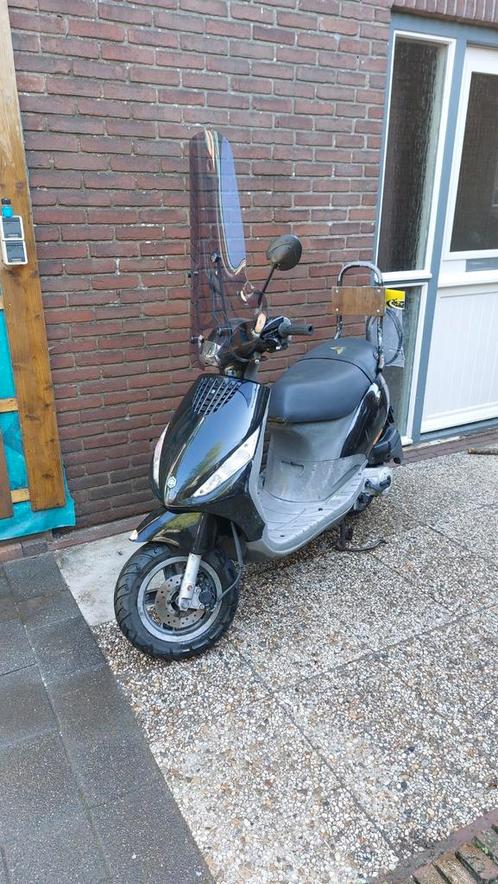 Piaggio zip 2000 uit 2010 4T  1e eigenaar, Fietsen en Brommers, Scooters | Piaggio, Gebruikt, Zip, Maximaal 25 km/u, Benzine, Ophalen