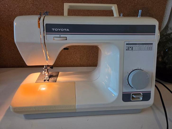 Naaimachine Toyota RS 427 (zie omschrijving), Hobby en Vrije tijd, Naaimachines en Toebehoren, Gebruikt, Naaimachine, Overige merken