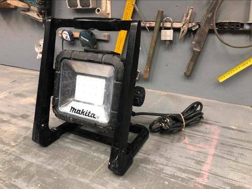 Makita DML805 bouwlamp – op accu of stroom, Doe-het-zelf en Verbouw, Bouwverlichting, Zo goed als nieuw, Lamp, Minder dan 50 watt