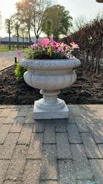 sierlijke Betonnen bloempotten 40x40 €60 & 60x50 €90, Huis en Inrichting, Woonaccessoires | Zuilen en Pilaren, Ophalen, Nieuw
