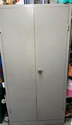 Metalen 2deurs kast, Ophalen, 50 tot 100 cm, Zo goed als nieuw, Metaal