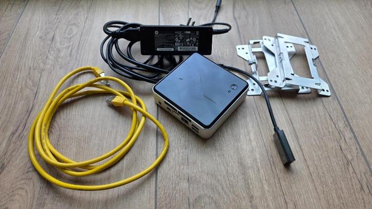 Intel Nuc i3  8 GB  256 Msata, Computers en Software, Barebones, Gebruikt, Ophalen