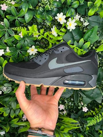 Nike Air Max 90 Black Maat 40 - Nieuw beschikbaar voor biedingen