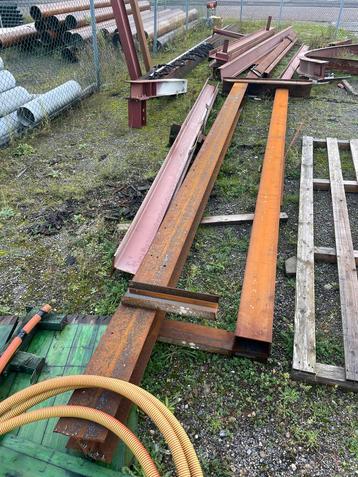 Partij stalen H-balken beschikbaar voor biedingen