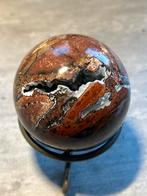 Chalcedoon edelsteen bol 8,5 cm op metalen voet, Ophalen of Verzenden, Mineraal