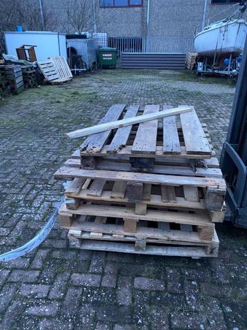 Gratis pallet, circa 15 beschadigde stukken