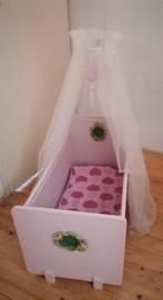 Rose poppen ledikantje
Met hemeltje en dekentje, Ophalen, Gebruikt, Babypop