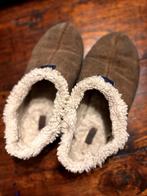 Oude Sloffen van suede en teddy met bontvoering Gedragen 38, Bruin, Teddy, Ophalen of Verzenden, Pantoffels of Sloffen