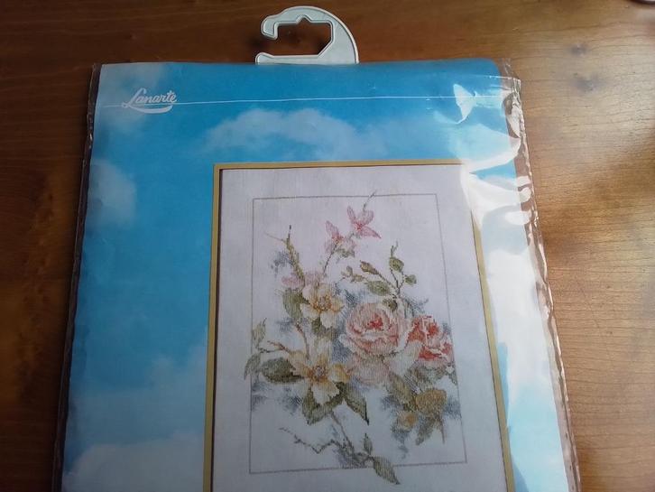 Lanarte Borduurpakket Aquarel van Bloemen, Hobby en Vrije tijd, Borduren en Borduurmachines, Nieuw, Borduurpakket, Handborduren