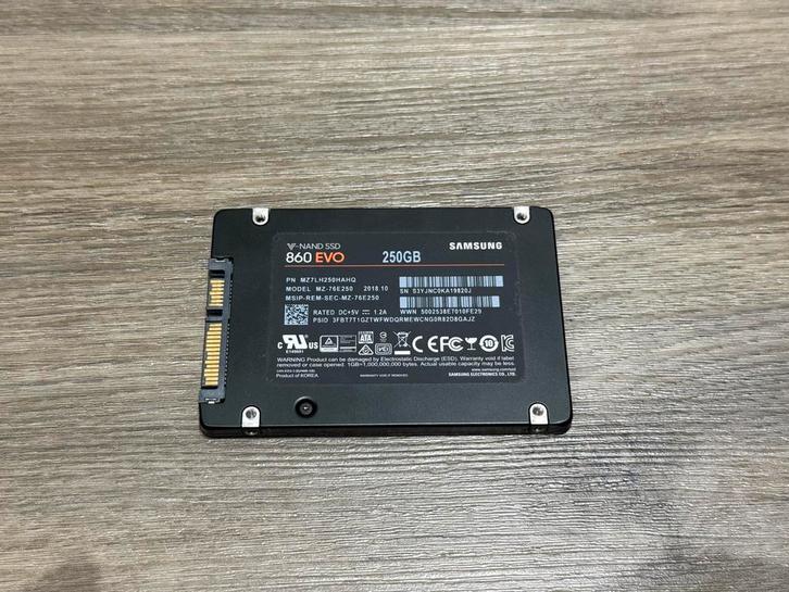 1x Samsung 250GB SATA SSD, Computers en Software, Harde schijven, Zo goed als nieuw, Desktop, Intern, SSD, SATA, Verzenden