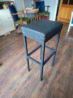Stevige zwarte barkruk met zachte zitting, Huis en Inrichting, Barkrukken, Ophalen, Gebruikt, 60 tot 90 cm, Leer