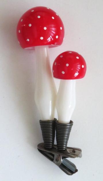 Oude Kerstbal: Dubbele Paddenstoel op knijper beschikbaar voor biedingen